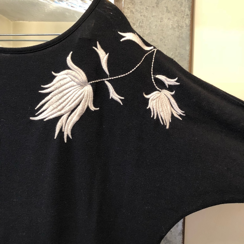 Pretty flower adorned top